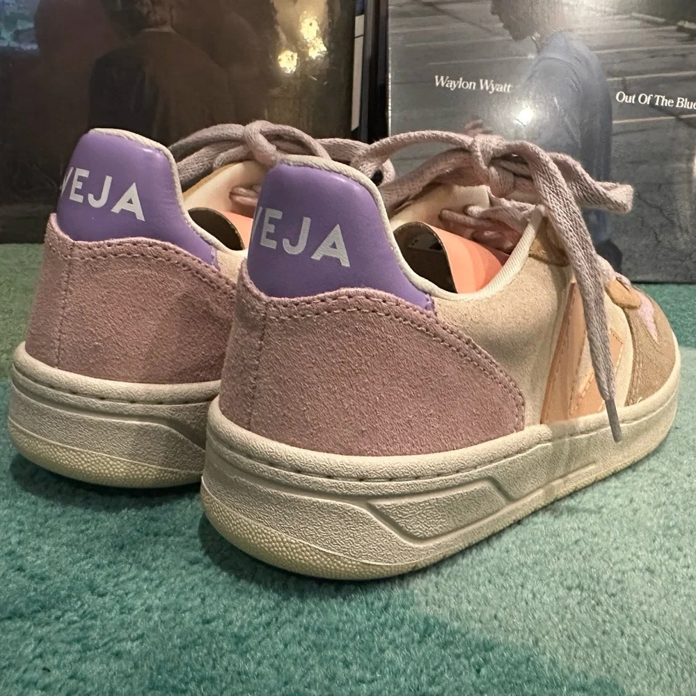 Veja NEARLY NEW V-10 peach multico suede - tan, pink, purple, beige sneaker - 6 - Picture 4 of 16